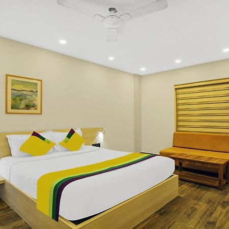 Itsy Hotels Transit Express Калькутта Экстерьер фото